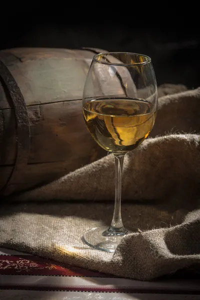 Trommel, ein Glas Wein — Stockfoto