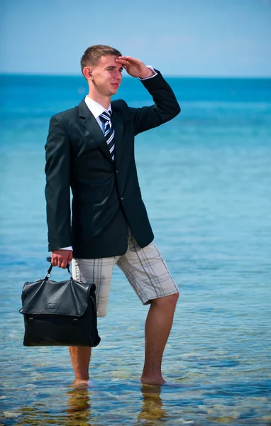 Üzletember a strandon — Stock Fotó