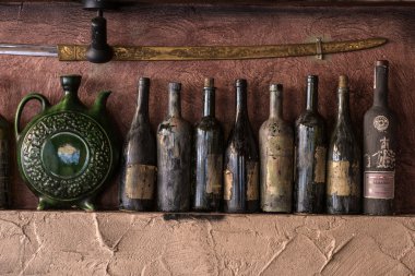  Duvardaki Vintage bıçaklar