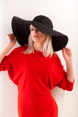 Kırmızı güzel kız