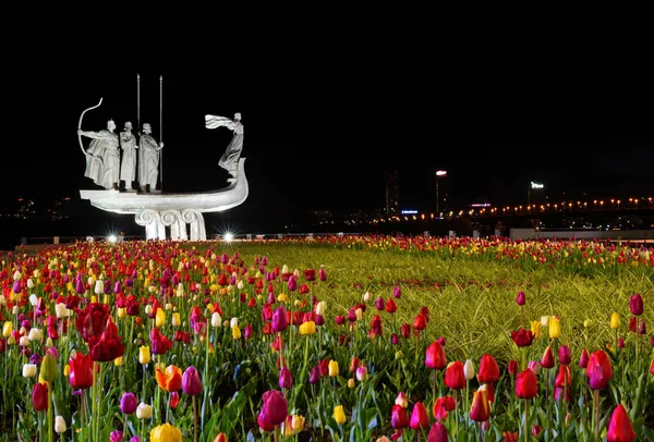 Monument Founders Kiev Tulips Night — Stock Photo, Image
