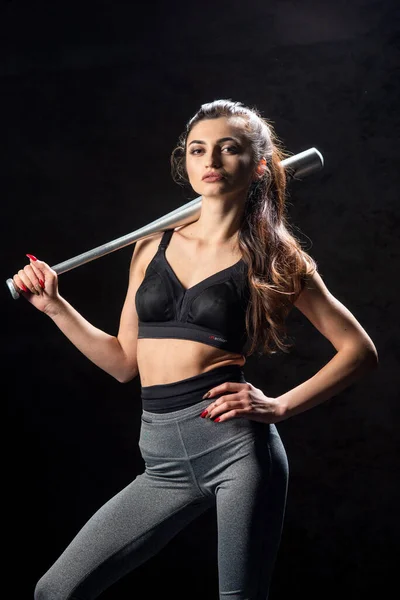 Mujer Joven Bate Béisbol Sobre Fondo Oscuro —  Fotos de Stock