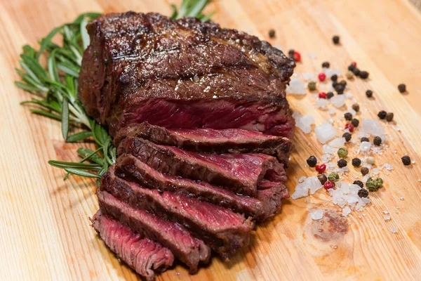 Baked Meat Vegetables Wooden Board — Stock Photo, Image