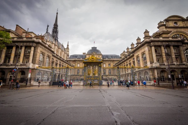 Arquitetura Paris Contra Pano Fundo Das Nuvens França — Fotografia de Stock
