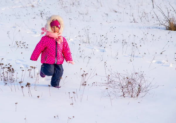 Bambina Uno Sfondo Neve Inverno — Foto Stock