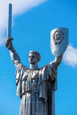 Anavatan Anavatanı Kiev 'de gökyüzüne karşı. Ukrayna.