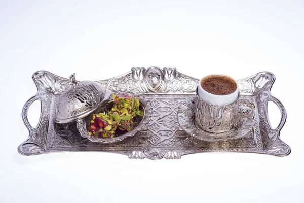 Турецкая Радость Кофе Серебряном Подносе Нейтральном Белом Фоне — стоковое фото