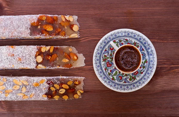 Dulces Orientales Café Una Taza Sobre Una Tabla Madera — Foto de Stock