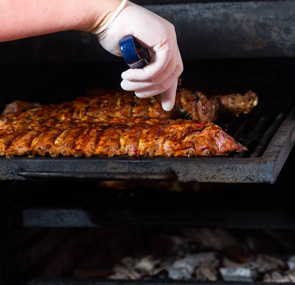 Hand Cook Holds Meat Coals Clip — Stock Fotó