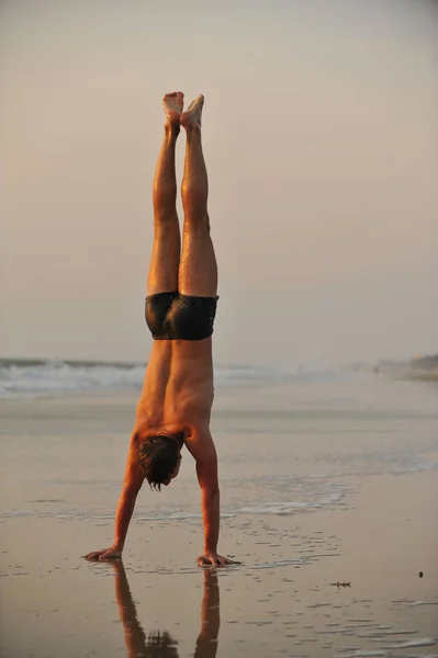 Acrobat Seashore — Stock Photo, Image