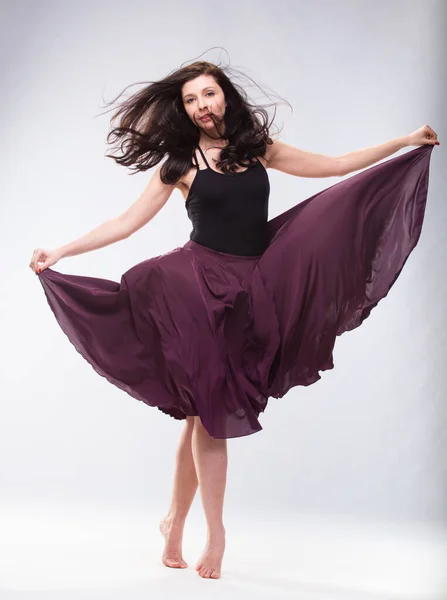 Young Dark Haired Woman Dancing — Stock Photo, Image