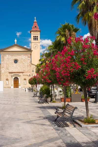 Architecture Backdrop Flowers Blue Sky Marina Carrara Italy — Stock Photo, Image