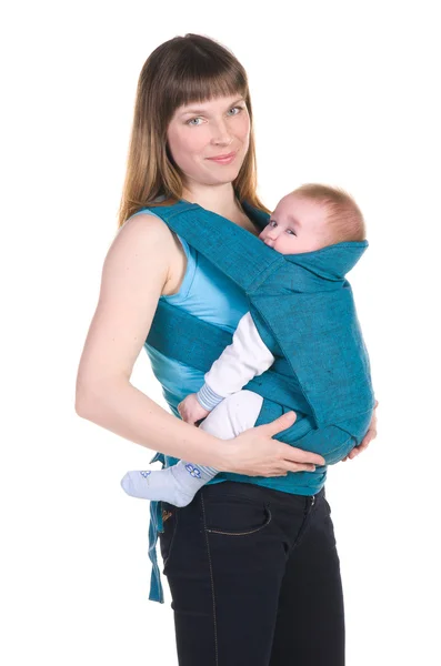 Jonge moeder met baby in sling — Stockfoto