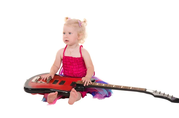 Holčička v růžových šatech, hrát na kytaru — Stock fotografie