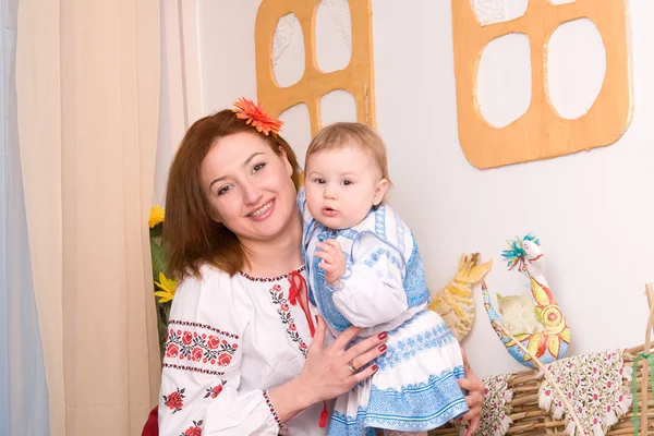 Rodziny ukraińskie stroje ludowe — Zdjęcie stockowe