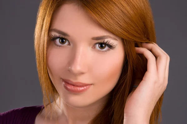Close-up van kunst make-up op het gezicht model — Stockfoto