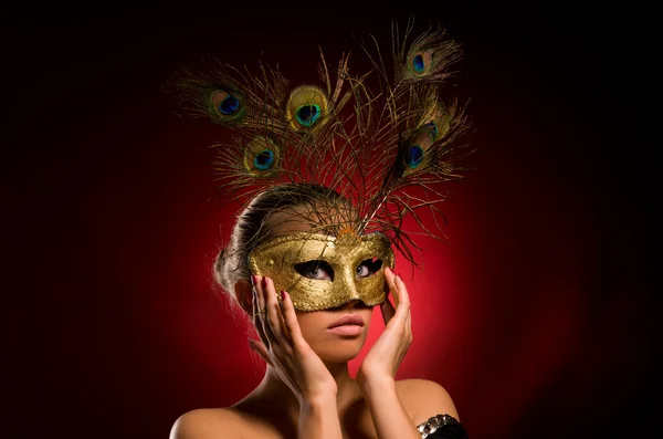 Chica con máscara de carnaval en la mano —  Fotos de Stock