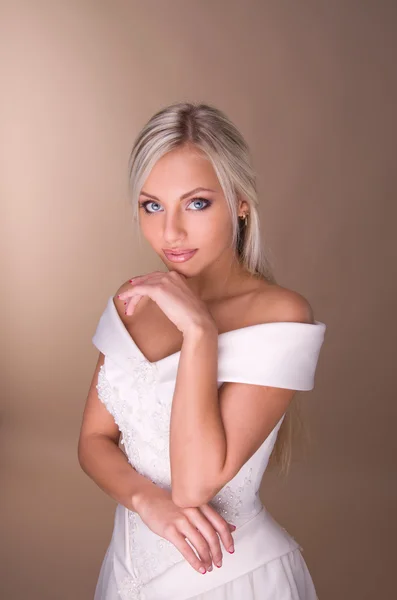 Portrait of beautiful blonde bride — Stock Photo, Image