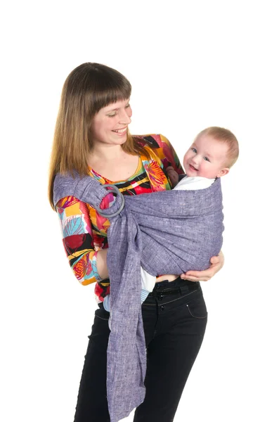 Moeder met baby in sling — Stockfoto