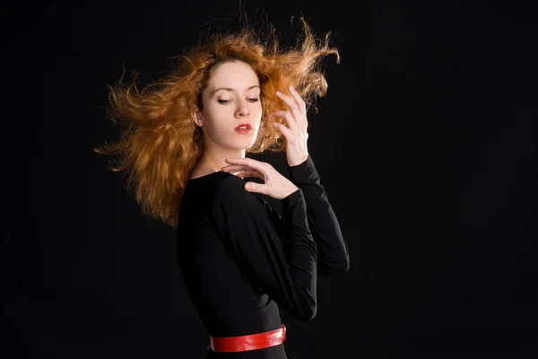 赤い髪の少女の肖像画 — ストック写真