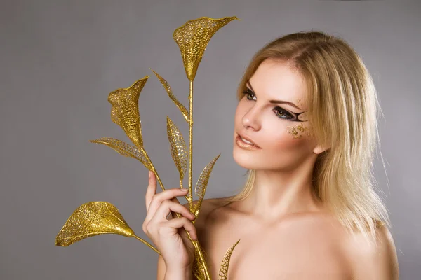 Studio portrait of beautiful blonde girl — Stock Photo, Image