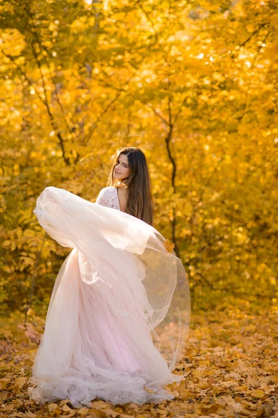 Beautiful Girl Long Hair Beautiful Light Fluffy Dress Spinning Yellow — Stock Photo, Image
