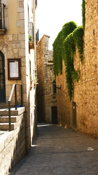 Beco da antiga cidade de Girona — Fotografia de Stock