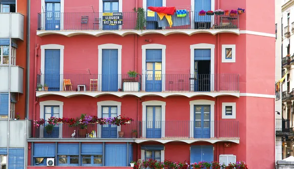 Frente de um edifício de Girona — Fotografia de Stock