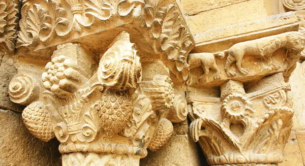 Detail of the portalón of the church of Porqueres — Stock Photo, Image