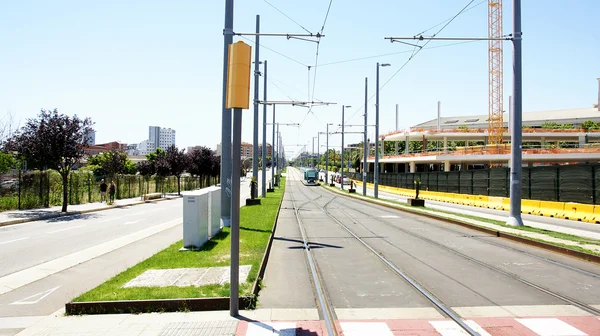 Ulica z trasy i tramwaj — Zdjęcie stockowe