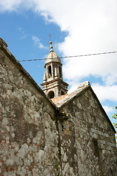 Blick auf den Glockenturm einer Kirche — Stockfoto