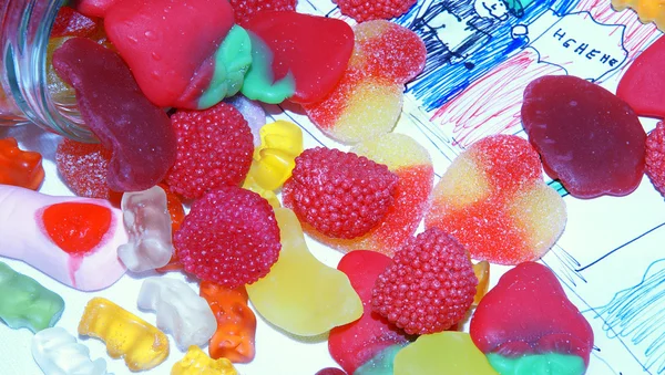 Террин из хрусталя с конфетами — стоковое фото