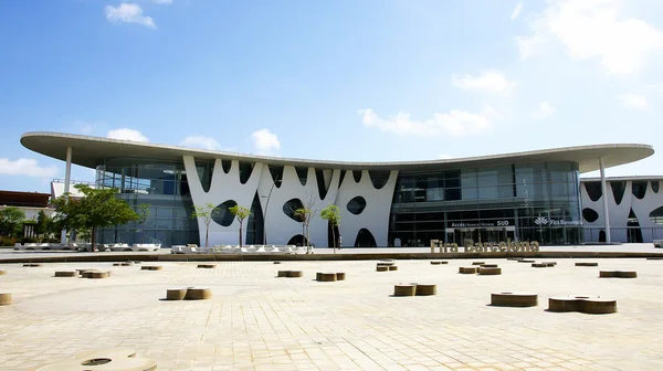 Front of commercial building — Stock Photo, Image