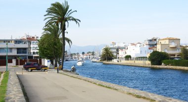 empuriabrava denizden giriş kanalı