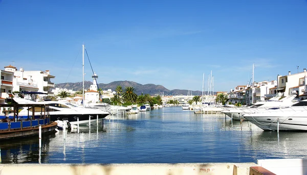 Channel in Empuriabrava — Stock Photo, Image