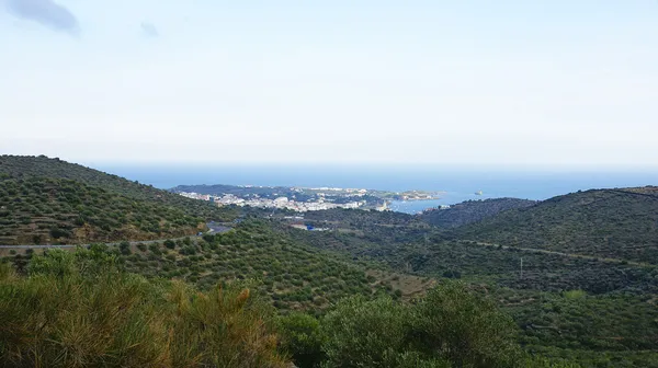 Panoramic of Cadaqués with church — Stock fotografie