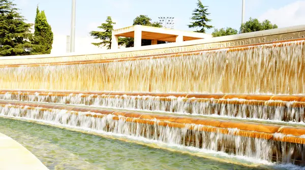 Forrás cascade-Montjuic olimpiai gyűrű — Stock Fotó