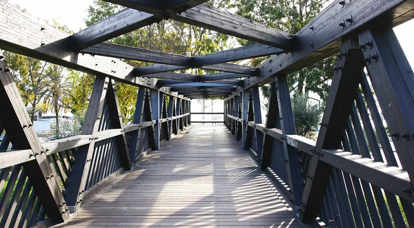 Brücke auf der Straße — Stockfoto