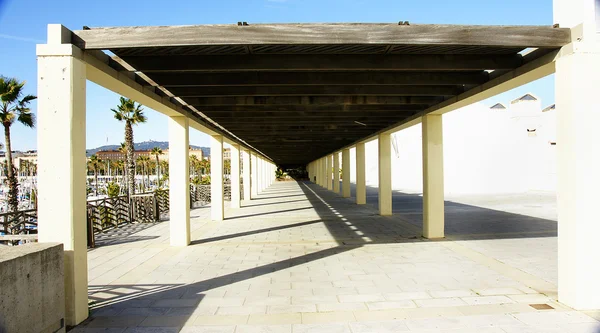 Pergola i en promenad — Stockfoto