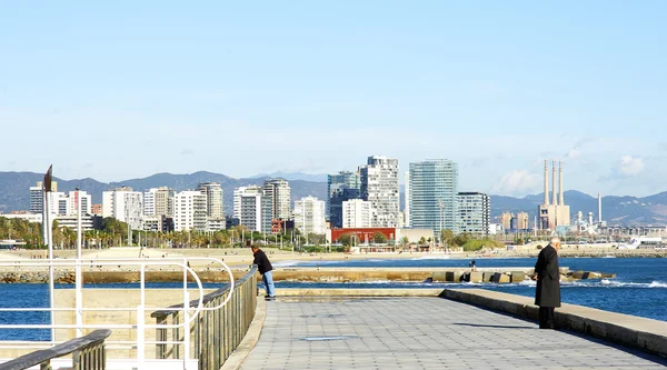 Dalgakıran ve Olimpiyat liman Barselona'na genel bakış — Stok fotoğraf