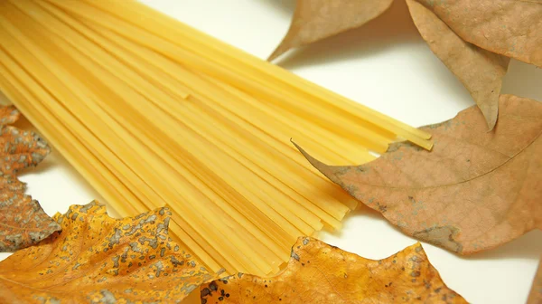 Dosen mit Spaghetti drauf — Stockfoto