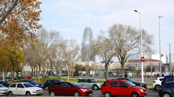 Panoramico dei giardini della Via Marina con Torre Agbar — Foto Stock