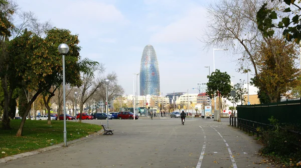 Panoramico dei giardini della Via Marina con Torre Agbar — Foto Stock