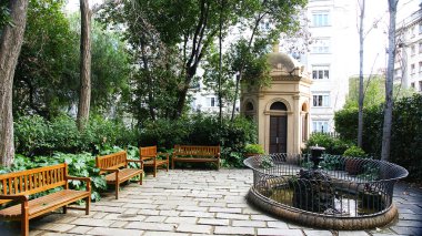 tamarita bahçelerde kaynak granotas