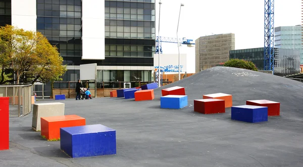 Espaço moderno com cubos coloridos — Fotografia de Stock