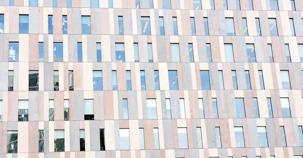 Facciata di un edificio moderno a Barcellona per sfondi e texture — Foto Stock