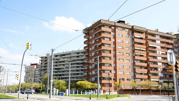 Wohnblock in einer Straße — Stockfoto