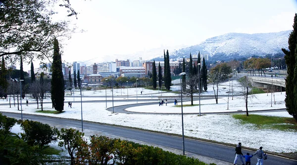 Panoramica della Ronda de Dalt a Barcellona tempesta di neve — Foto Stock