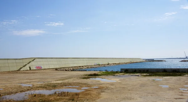 Stützmauer im Hafen — Stockfoto