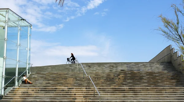 Escaleras con ciclista — Foto de Stock